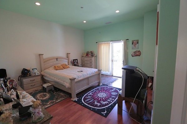 CapEquityNorthridgeHomeWithResortStyleYard82