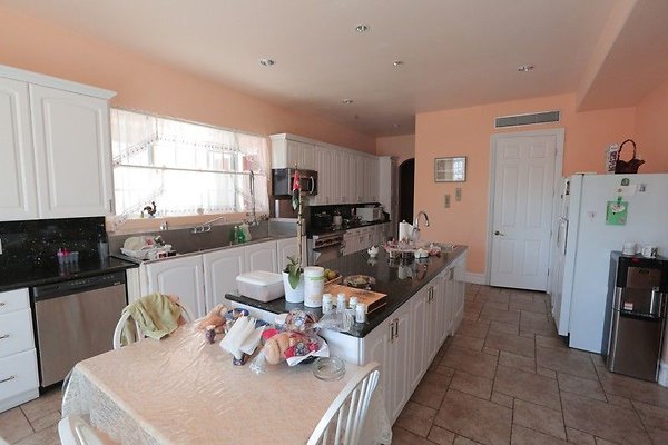 CapEquityNorthridgeHomeWithResortStyleYard37