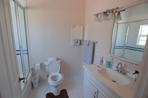 CapEquityNorthridgeHomeWithResortStyleYard65