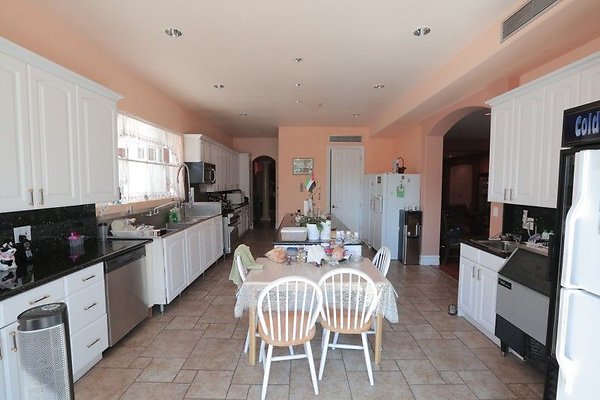 CapEquityNorthridgeHomeWithResortStyleYard36