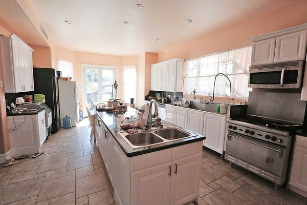 CapEquityNorthridgeHomeWithResortStyleYard35