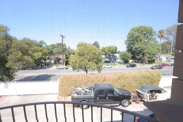 CapEquityNorthridgeHomeWithResortStyleYard85
