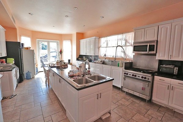 CapEquityNorthridgeHomeWithResortStyleYard38