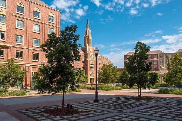 USC-Village-Piazza-2-1l2471m USC-Village-Piazza-2-1l2471m