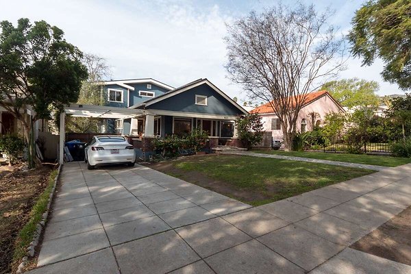 CAST LosAngeles 12770