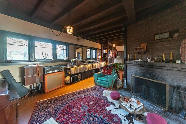 14003 living 6 14003 living 6