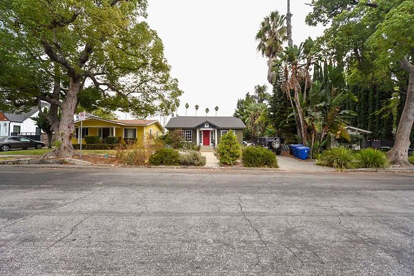 CAST LosAngeles 13834