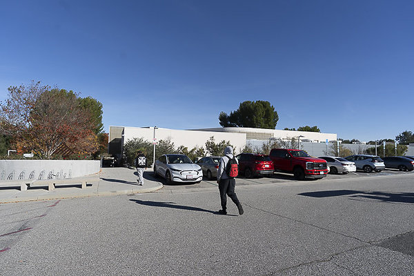 COLLEGE OF THE CANYONS-180