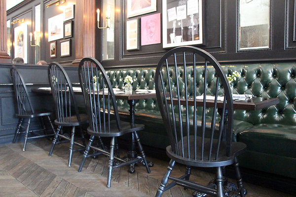 Bar 1600