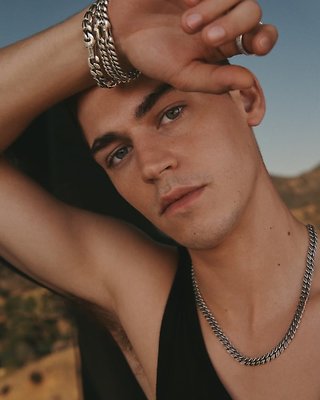 Hero-Fiennes-Tiffin-David-Yurman-Campaign-2023-1553463932